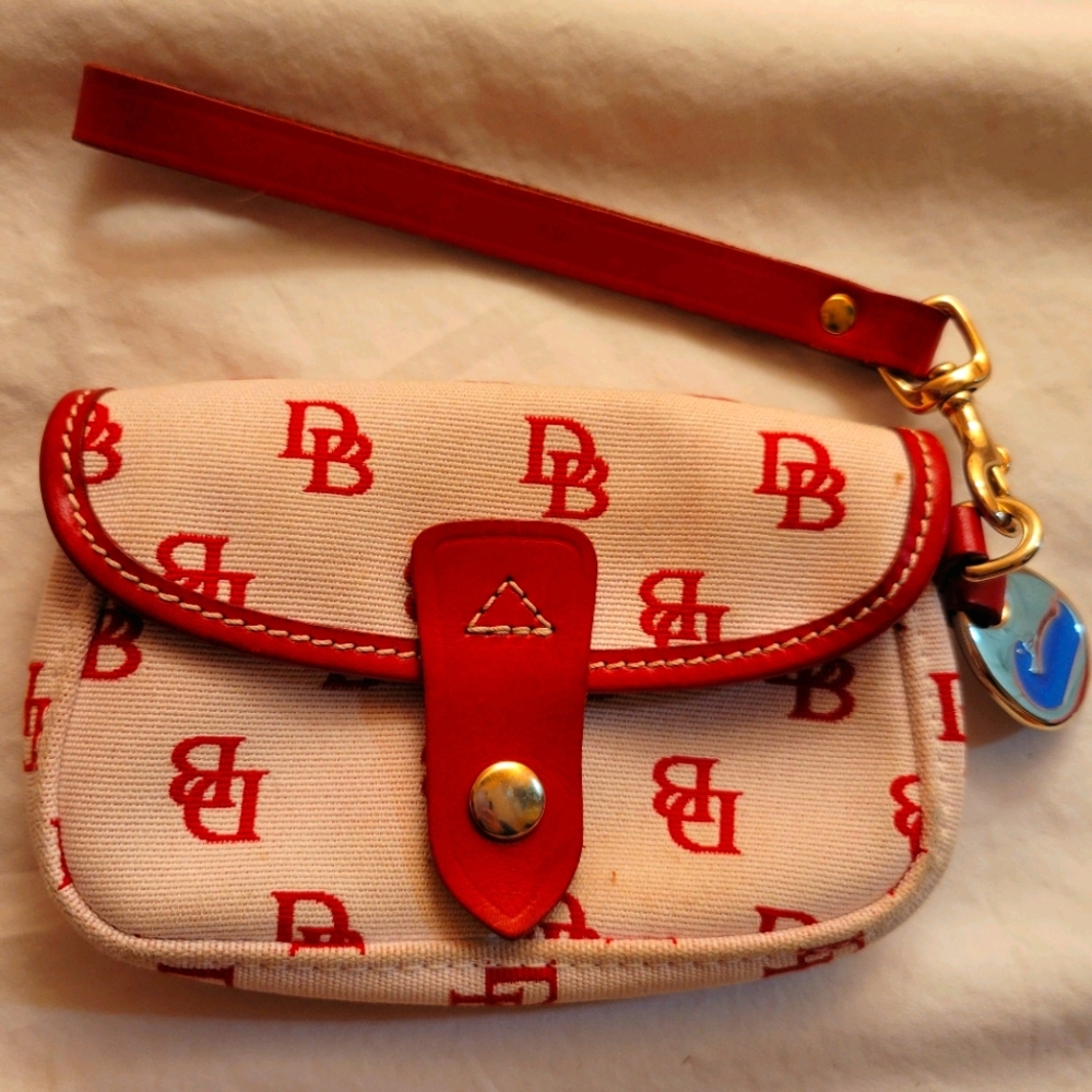 Dooney & Bourke wristlet